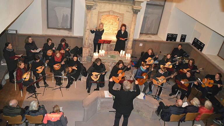 Rund 80 Gäste erlebten ein besonderes Konzert in der Urspringer Synagoge mit dem Zupf-Ensemble Lohr.