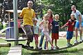 Diese Familien sind sich einig: Der Marktheidenfelder Mehrgenerationenspielplatz bietet für jede Altersklasse etwas. (Archivbild)