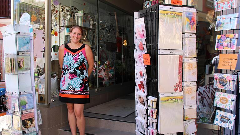Antje Phillipp hat Modenäherin gelernt. Diese Leidenschaft wird auch in den Tee-Laden einfließen. Foto: Ulrike Müller - Antje Phillipp hat Modenäherin gelernt. Diese Leidenschaft wird auch in den Tee-Laden einfließen. Foto: Ulrike Müller Antje Phillipp hat Modenäherin gelernt. Diese Leidenschaft wird auch in den Tee-Laden einfließen. Foto: Ulrike Müller - Antje Phillipp hat Modenäherin gelernt. Diese Leidenschaft wird auch in den Tee-Laden einfließen. Foto: Ulrike Müller
