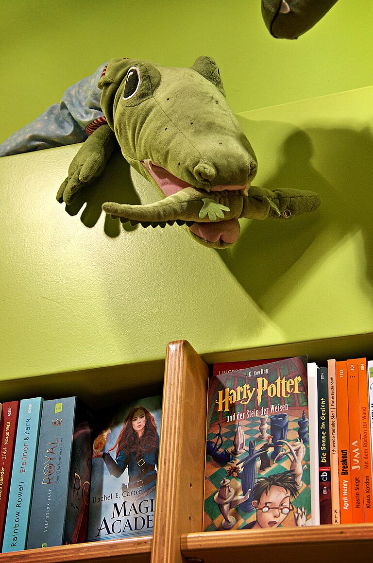 Im Sortiment hat Gräbe nicht nur Lektüre für Erwachsene, sondern auch Kinder- und Jugendbücher. Im Sortiment hat Gräbe nicht nur Lektüre für Erwachsene, sondern auch Kinder- und Jugendbücher.
