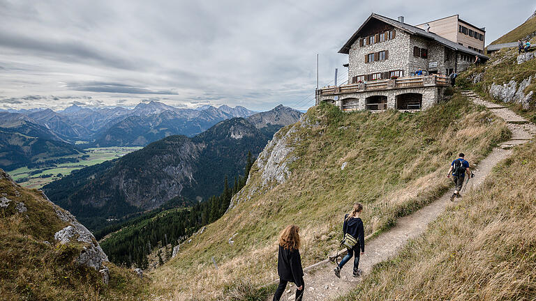 Die Kissinger Hütte ist ein beliebtes Wanderziel in den Allgäuer Alpen.