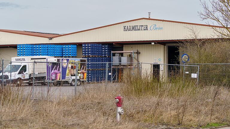 Die Karmeliter Bräu in Salz schließt nach 672 Jahren ihre Brauerei. Nun übernimmt die Großbrauerei Oettinger die Marke.