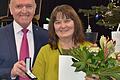 Landrat Thomas Habermann zeichnete Angelika Högn-Kößler bei der Sitzung des Kreistags in Frankenheim mit dem Ehrenzeichen des Bayerischen Ministerpräsidenten für Verdienste von im Ehrenamt tätigen Frauen und Männern aus.