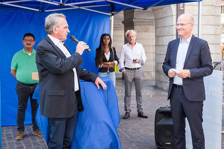 Wahlkampf mit dem Fraktionschef: Paul Lehrieder und Ralph Brinkhaus (rechts) Ende Juli am Oberen Markt in Würzburg. Wahlkampf mit dem Fraktionschef: Paul Lehrieder und Ralph Brinkhaus (rechts) Ende Juli am Oberen Markt in Würzburg. 