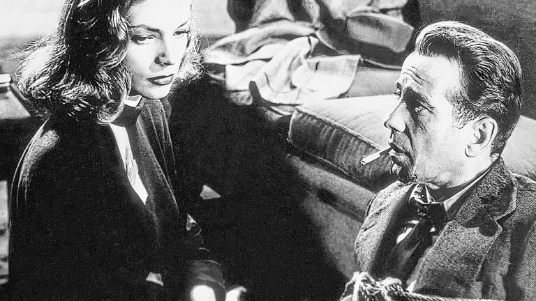 Unvergesslich dank Chandler: Humphrey Bogart als Philip Marlowe und Lauren Bacall in der Verfilmung von &bdquo;Tote schlafen fest&ldquo; (1946).