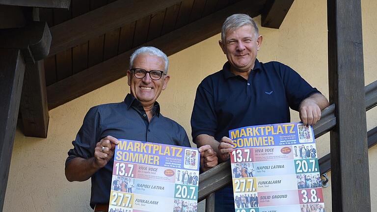 Sie freuen sich auf den Marktplatzsommer: Bürgermeister Bruno Altrichter (links) und Kai Uwe Tapken, als Leiter der städtischen Kulturarbeit für den Marktplatzsommer verantwortlich.