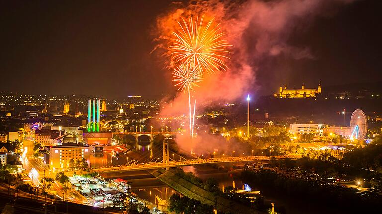 Das Kiliani verabschiedet sich alljährlich mit einem großen Feuerwerk.