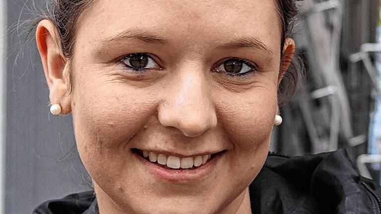 Stephanie Döllinger, 29, Höchberg: Ab und zu muss man sich von seinen Altlasten trennen. Im Frühjahr wird vom Dachboden bis zum Keller aufgeräumt. Wenn die Sonne rauskommt, macht das viel mehr Spaß. Stephanie Döllinger, 29, Höchberg: Ab und zu muss man sich von seinen Altlasten trennen. Im Frühjahr wird vom Dachboden bis zum Keller aufgeräumt. Wenn die Sonne rauskommt, macht das viel mehr Spaß.