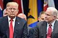 FILES-US-POLITICS-TRUMP-SESSIONS       -  US-Justizminister Jeff Sessions (rechts) hat sich lange genug von US-Präsident Donald Trump (links) demütigen lassen.