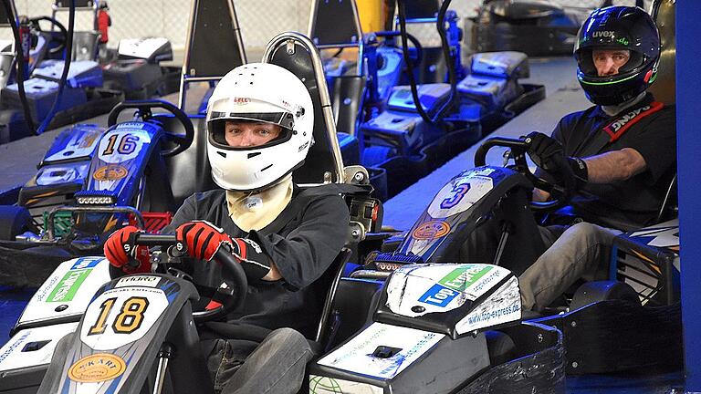 Profis im elektrisch betriebenen Kart: Claus und Ralf Wüster sind startklar.