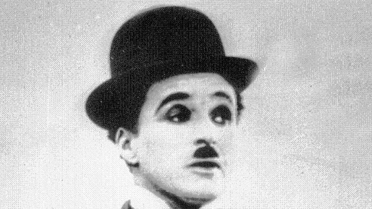 KINA - Charlie Chaplin: Der lustige Tollpatsch mit dem Spaziersto       -  Charlie Chaplin