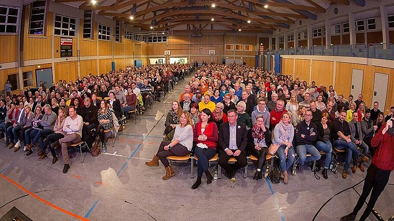Die Dettelbacher Maintalhalle wird erst einmal ertüchtigt. Was die Mieten danach angeht, steht noch in den Sternen. Foto (Archiv): FaBIAN GEBERT Die Dettelbacher Maintalhalle wird erst einmal ertüchtigt. Was die Mieten danach angeht, steht noch in den Sternen. Foto (Archiv): FaBIAN GEBERT