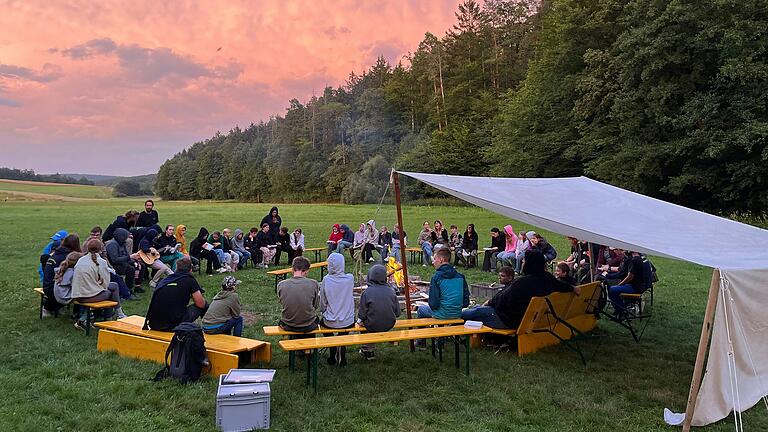 46 Kinder und 22 Teammitglieder verbrachten gemeinsam zehn aufregende Tage beim 33. Inklusiven Zeltlager 2024 am Jugendzeltplatz in Reutersbrunn.