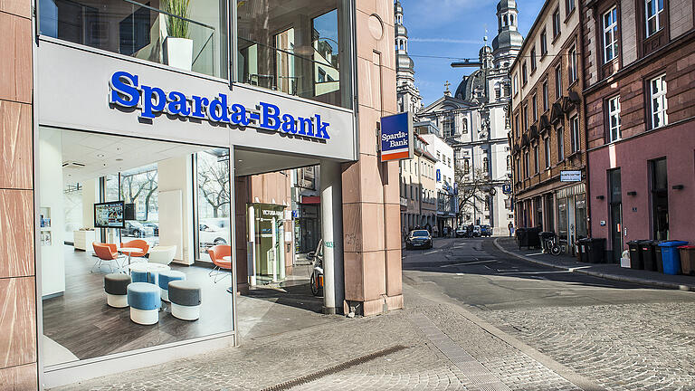 Voraussichtlich Ende März eröffnet die Sparda-Bank eine neue Filiale am Barbarossaplatz.