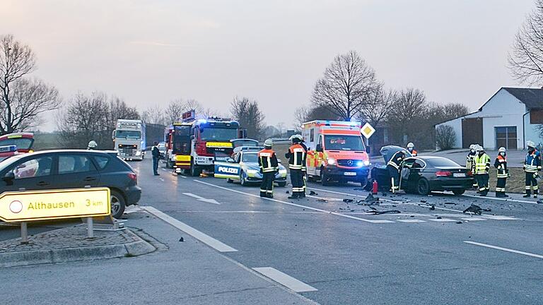 Ein schwerer Verkehrsunfall ereignete sich auf der B279 an der Abzweigung Kapelleins-/Althäuser Weg in Bad Königshofen. Ein schwerer Verkehrsunfall ereignete sich auf der B279 an der Abzweigung Kapelleins-/Althäuser Weg in Bad Königshofen.