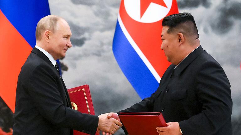 Putin in Nordkorea       -  Bei einem Staatsbesuch in Pjöngjang hatte der russische Präsident Wladimir Putin mit Machthaber Kim Jong Un das neue Partnerschaftsabkommen unterzeichnet.