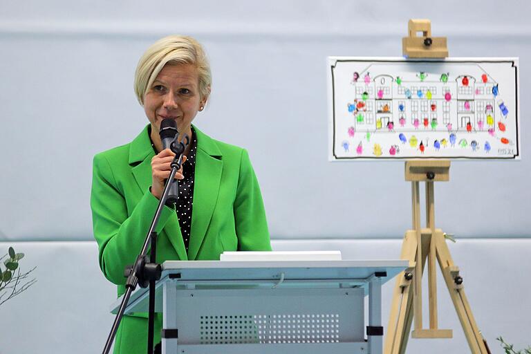 Melanie Ebner ist gekommen und zu bleiben. Seit diesem Schuljahr ist die 47-Jährige die neue Schulleiterin der Frieden-Mittelschule. Melanie Ebner ist gekommen und zu bleiben. Seit diesem Schuljahr ist die 47-Jährige die neue Schulleiterin der Frieden-Mittelschule.
