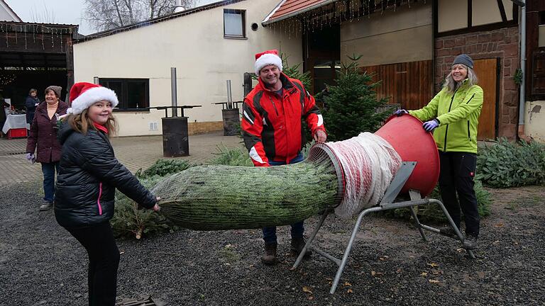 Neben Handgemachtem und kulinarischen Genüssen gab es natürlich auch Weihnachtsbäume.