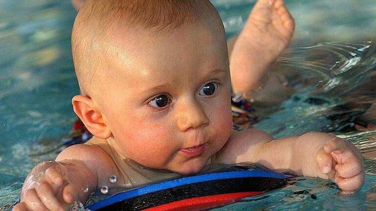 Babyschwimmen in Limbach-Oberfrohna       -  Auch wer im Landkreis einen Baby-Schwimmkurs ergattert, kann sich glücklich schätzen.
