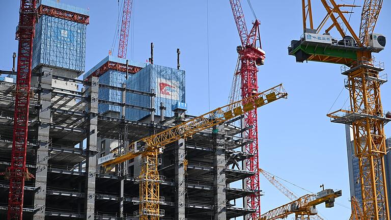 Baustelle in Peking       -  PwC wird im Zusammenhang mit der Prüfung von Bilanzen des insolventen Bauträgers China Evergrande bestraft. (Archivbild)