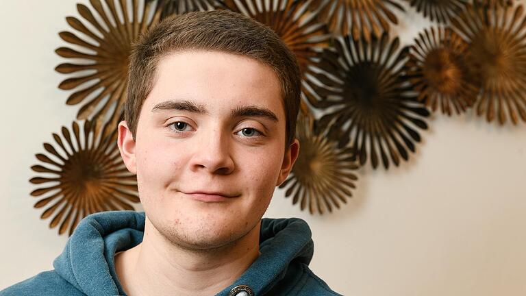 Moritz Krumpholz - heute ein (fast) ganz normaler 17-Jähriger. Der Schüler aus Seligenstadt erzählt seinen Weg als Transsexueller in einem Buch.