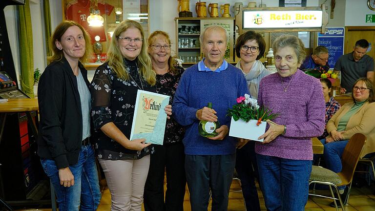 Im Bild von links: Kerstin Schleyer, Andrea Voit, Christina Keicher, Anton Reß, Petra Werner und Luzia Reß.