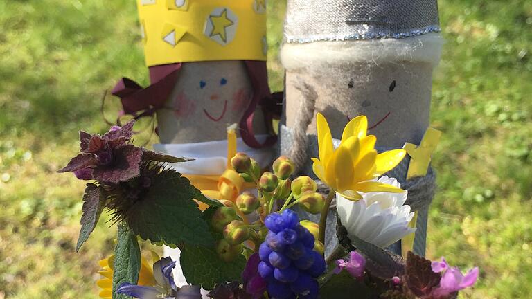 Die Handpuppen Kunigunde und Willibald sorgen im Waldkindergarten Gerolzhofen regelmäßig für Unterhaltung. Die Handpuppen Kunigunde und Willibald sorgen im Waldkindergarten Gerolzhofen regelmäßig für Unterhaltung.