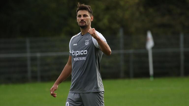 Geschafft: Der TSV Lengfeld um seinen spielenden Co-Trainer Cristian Alexandru Dan beendete seine lange Misserfolgs-Serie. Zwei Tage vor dem Spiel gegen den TSV Eisingen war Trainer Okan Delihasan bei den Würzburger Stadtteilverein zurückgetreten.&nbsp;