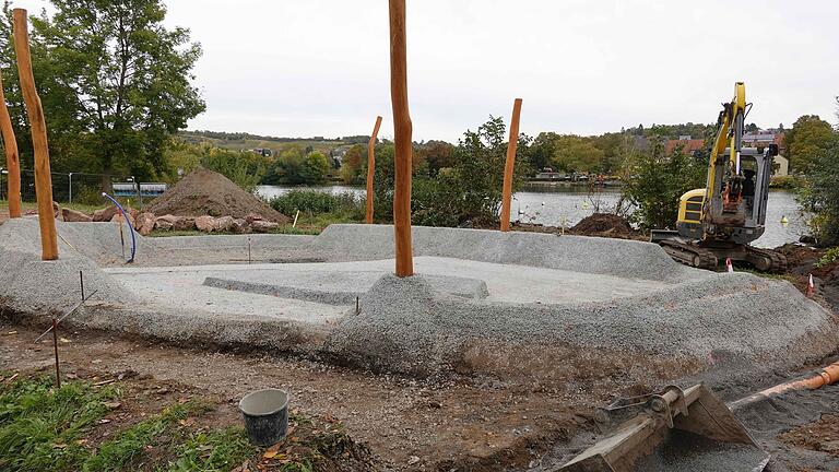 Bauabschnitt I der Mainpromenade in Margetshöchheim: Der Bund Naturschutz ist entsetzt über die Versiegelung des Bodens&nbsp; durch Beton.