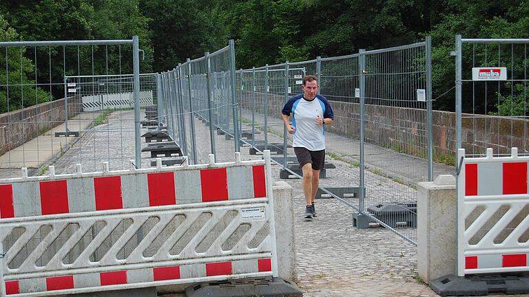 Die Rote Brücke in Wildflecken steht Fußgängern wieder zur Verfügung.