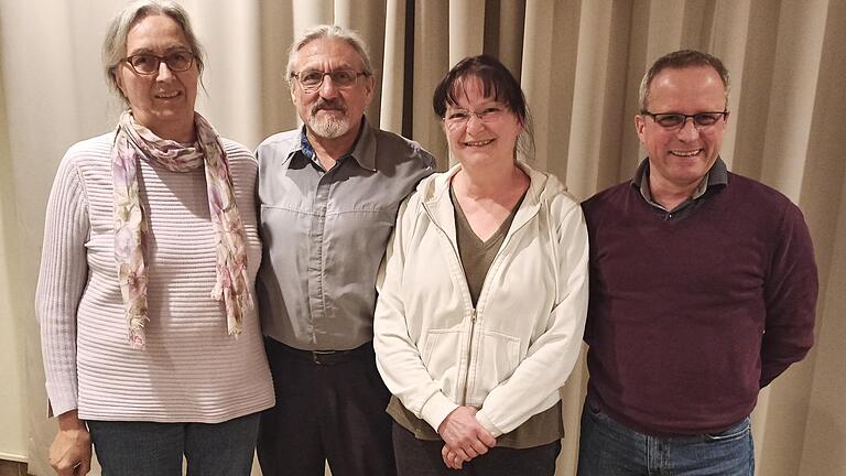 Auf dem Foto von links: Annemarie Blanke (Kassiererin), Richard Wagner (1. Vorsitzender), Tanja Martini (2. Vorsitzende), Conrad Müller (Schriftführer).