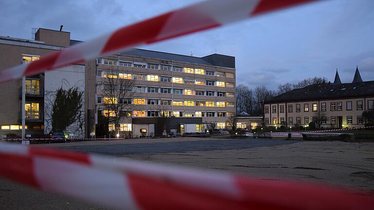 Das Klinikum Main-Spessart wird heuer voraussichtlich ein Defizit von 6,6 Millionen Euro verursachen. Auf der Freifläche (im Bild) vor dem Krankenhaus in Lohr soll in diesem Jahr ein neues Gebäude für die Unterbringung der Akutgeriatrie entstehen. Das Klinikum Main-Spessart wird heuer voraussichtlich ein Defizit von 6,6 Millionen Euro verursachen. Auf der Freifläche (im Bild) vor dem Krankenhaus in Lohr soll in diesem Jahr ein neues Gebäude für die Unterbringung der Akutgeriatrie entstehen.