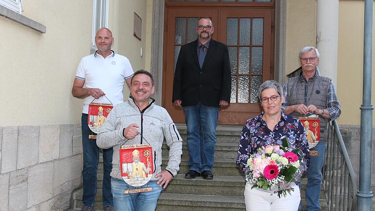 Ausscheidende Gemeinderäte in Stockheim: Bürgermeister Martin Link (hinten Mitte) verabschiedete aus dem Gremium (von links) Udo Diemer, Michael Fuchsberger, Sabine Hartmann (2. Bürgermeisterin) und Lorenz Sauer. Auf dem Foto fehlt Harry Zirk.