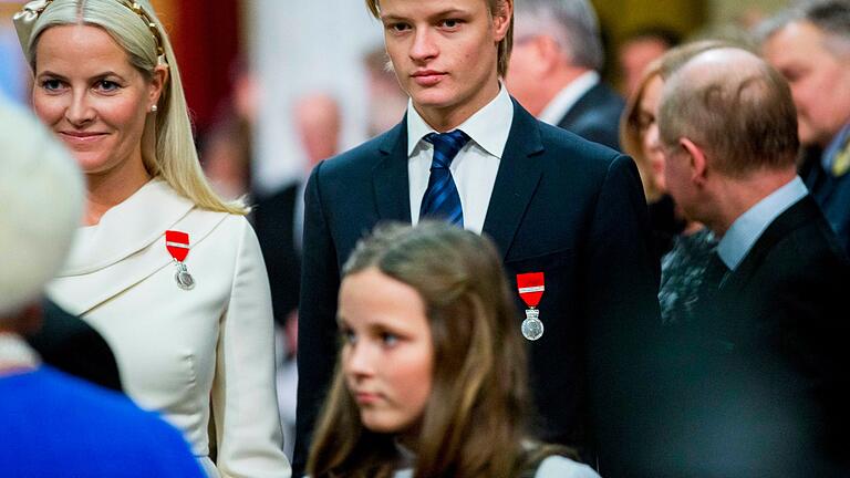 Mette-Marit und ihr Sohn Marius Borg Høiby       -  Kronprinzessin Mette-Marit 2015 mit ihrem Sohn Marius Borg Høiby. (Archivbild)