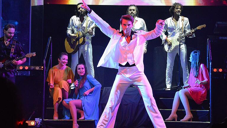Tänzerische Elemente boten im Musical Massachusetts auch viel fürs Auge. Pasquale, Walter und Davide Egiziano (von links) gelang es mit ihrer Interpretation, die Bee Gees in die Gegenwart zu holen.