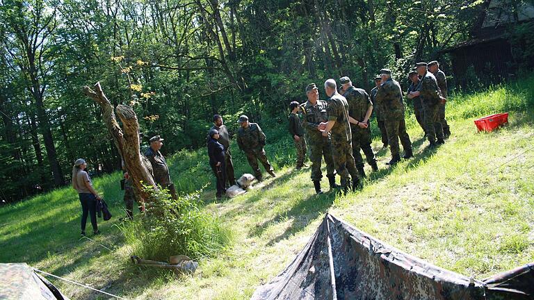 Begrüßung der ankommenden Kameraden und Besucher.