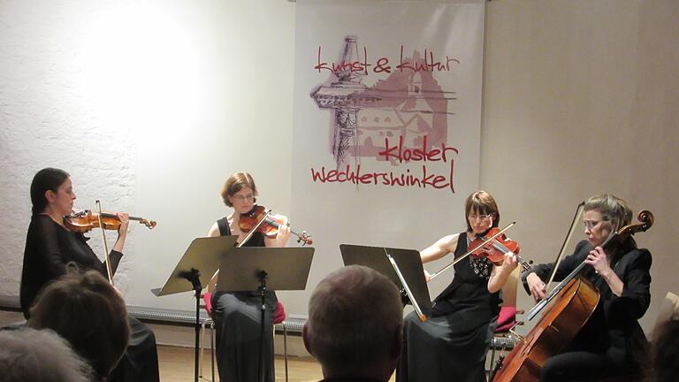 Das Elisen-Quartett begeisterte das Publikum mit seinen Interpretationen der Werke Wiener Komponisten. Von links: Anja Schaller, Maria Schalk, Karoline Hofmann und Irene von Fritsch.