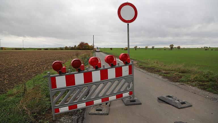 Wegen der Bauarbeiten ist der Radweg ab der Weißen Marter in Gerolzhofen derzeit gesperrt. Die Maßnahme wird voraussichtlich in den kommenden sechs Wochen abgeschlossen sein. Wegen der Bauarbeiten ist der Radweg ab der Weißen Marter in Gerolzhofen derzeit gesperrt. Die Maßnahme wird voraussichtlich in den kommenden sechs Wochen abgeschlossen sein.