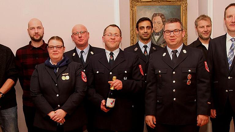 Auch hervorragende Leistungen in der Führung der Feuerwehren wurde herausgestellt. Auch hervorragende Leistungen in der Führung der Feuerwehren wurde herausgestellt.