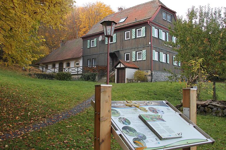 Zusätzliche Übernachtungsmöglichkeiten bietet das Forstaus. Zusätzliche Übernachtungsmöglichkeiten bietet das Forstaus.
