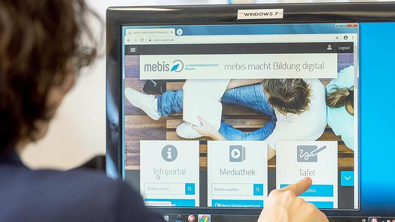 Mebis statt Vhs-Kassetten: Auch am Medienzentrum des Landkreises stoppt der digitale Wandel nicht. Das digitale Bildungsangebot des Kultusministeriums soll verstärkt auch im Medienzentrum genutzt werden. Mebis statt Vhs-Kassetten: Auch am Medienzentrum des Landkreises stoppt der digitale Wandel nicht. Das digitale Bildungsangebot des Kultusministeriums soll verstärkt auch im Medienzentrum genutzt werden. 