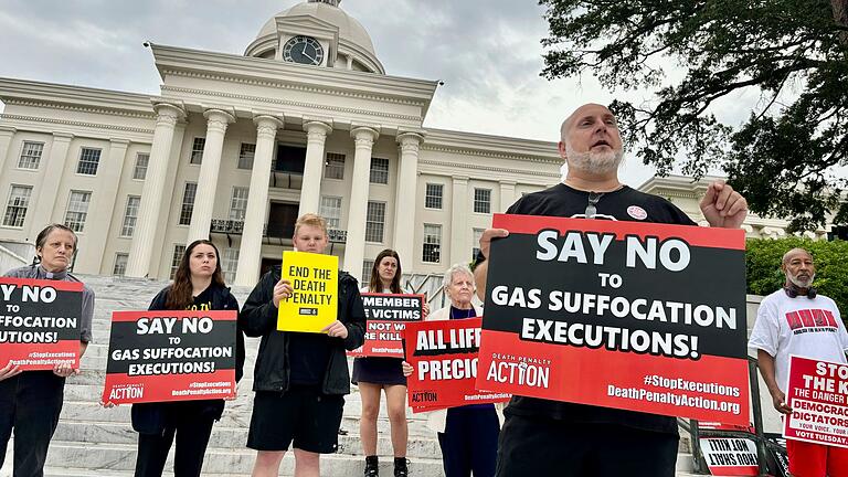 Demonstration gegen Todesstrafe in Alabama       -  Zum zweiten Mal ist in den USA ein Mensch mithilfe von Stickstoff hingerichtet worden. Die Methode ist umstritten.