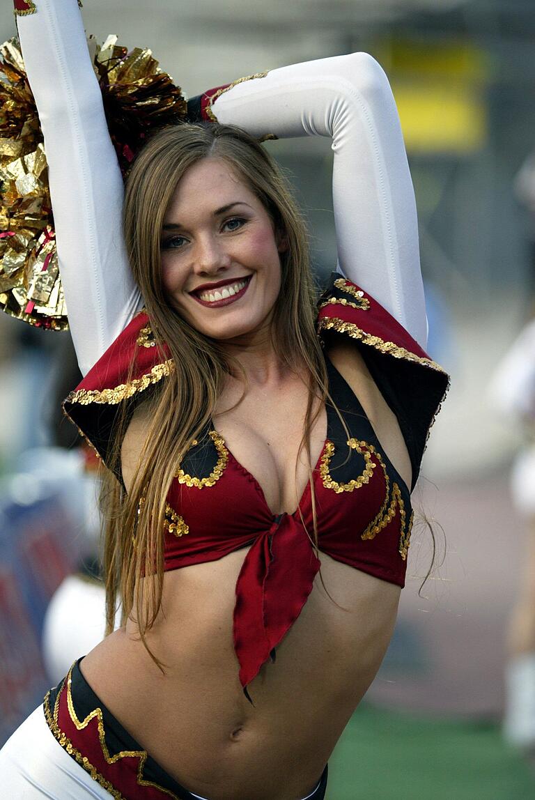 Maili Wagner als Cheerleader des Football-Teams Rhein Fire Düsseldorf.