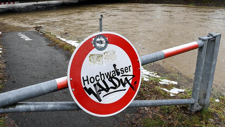 In ganz Deutschland sorgen Tauwetter und starke Niederschläge für Überschwemmungen.