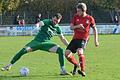 Lohrs Torwart Okkes Karakurt (links) verteidigt in dieser Szene gegen Birkenfelds Angreifer Peter Schebler. Karakurt blieb im Bezirksliga-Heimspiel ohne Gegentor, die Lohrer gewannen mit 4:0.