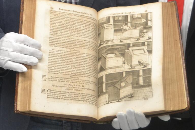 Das Werk 'Occulus artifi-calis Teledioptricus, sive Telescopium e triplici fundamentum stabilitum' von Johannes Zahn ist im Besitz der Historischen Vereins und wird auch im Museum ausgestellt. Das Werk 'Occulus artifi-calis Teledioptricus, sive Telescopium e triplici fundamentum stabilitum' von Johannes Zahn ist im Besitz der Historischen Vereins und wird auch im Museum ausgestellt.