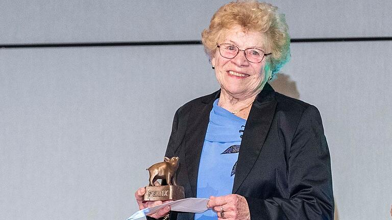 Ehrung fürs Lebenswerk: Einer der neun Felixe des Sportgala-Abends ging an Helga Clarner. Die 84-Jährige war Jahrzehnte in zahlreichen Ehrenämtern bei der TG 48 Schweinfurt aktiv.