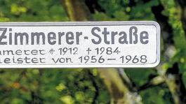 Ins Wanken geraten: Noch hängt das Straßenschild in Lengfeld, das den früheren Oberbürgermeister Helmuth Zimmerer ehrt.