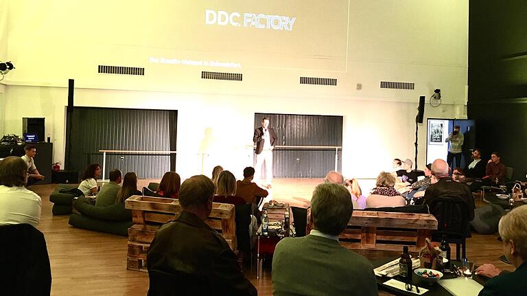 Die Kulturkonferenz fand in diesem Jahr im stylischen Ambiente der neuen DDC Factory in Yorktown statt. Die Kulturkonferenz fand in diesem Jahr im stylischen Ambiente der neuen DDC Factory in Yorktown statt.