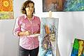 (huGO-ID: 29678199) Ruhepol: so lautet das Bild auf der Staffelei, das Claudia Schimmel-Werb neben weiteren in der Ausstellung &ldquo;Schonungen malt&ldquo; den Besuchern präsentiert. Foto: Rita Steger-Frühwacht FOTO Rita Steger-Frühwacht